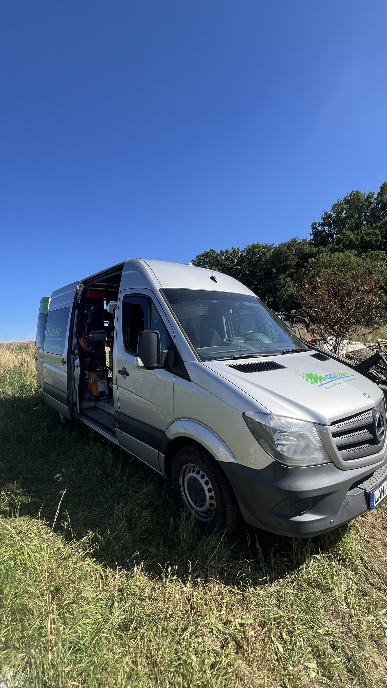 Einsatzfahrzeug Sprinter – GG Huber Gartenpflege